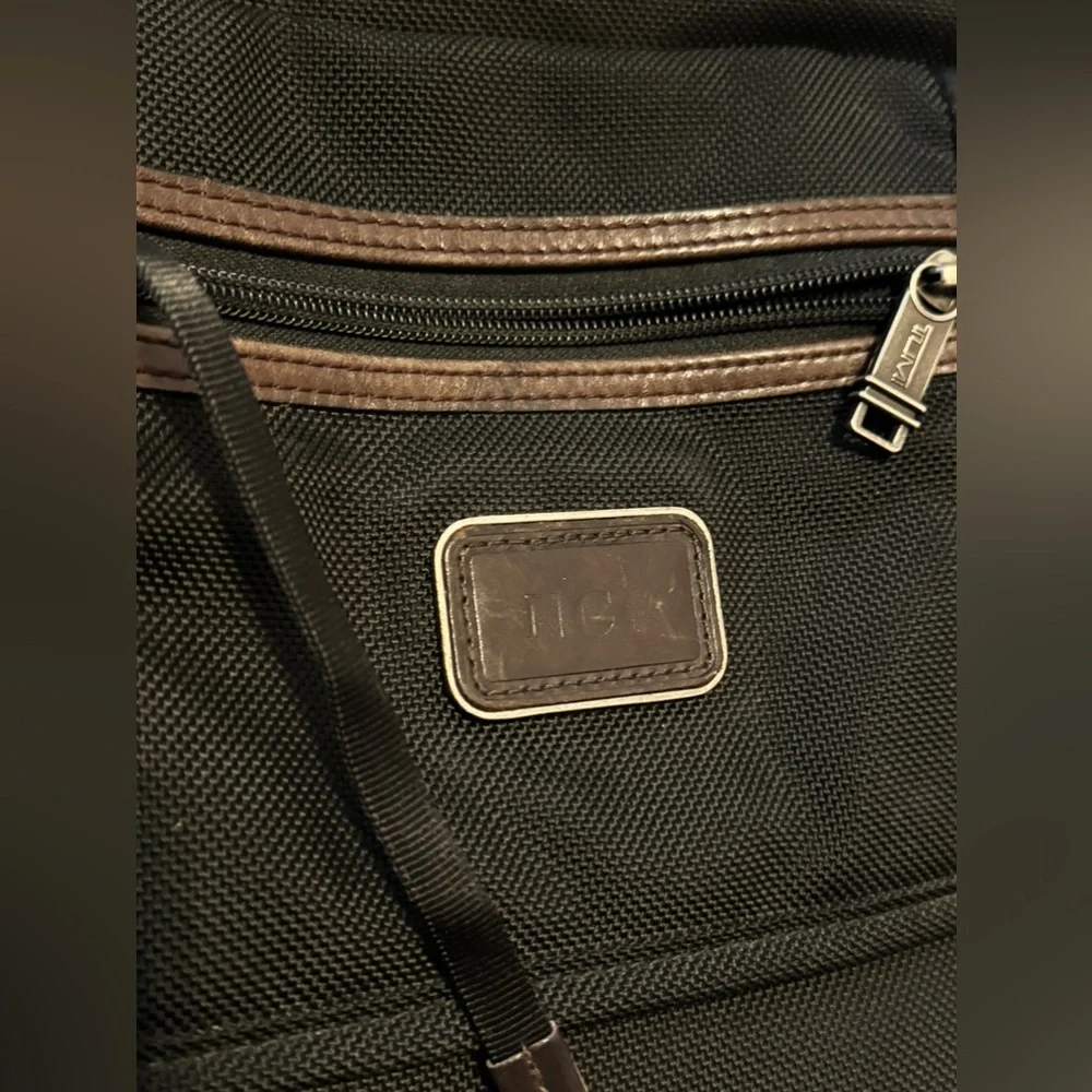 TUMI ALPHA BRAVO ANNAPOLIS CROSSBODY BAG - rarely used